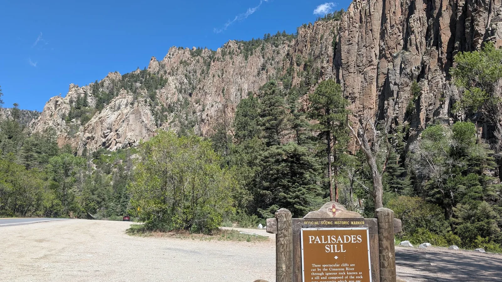 Scenic view of Palisades Sill