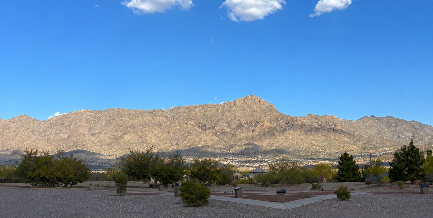 Scenic view of Turtleback Mountain